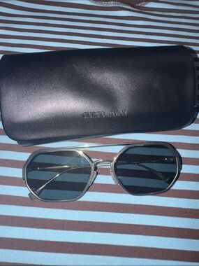 Fendi Gold Geometric Frame Designer Sunglasses with Black Lenses! 😎
